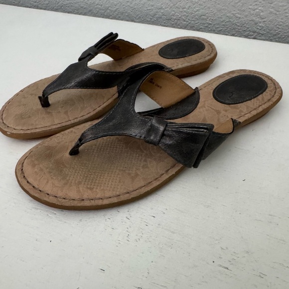 BOC Born Flip Flop Thong Bow Comfort Sandals Pewter Size 8 - Picture 1 of 11